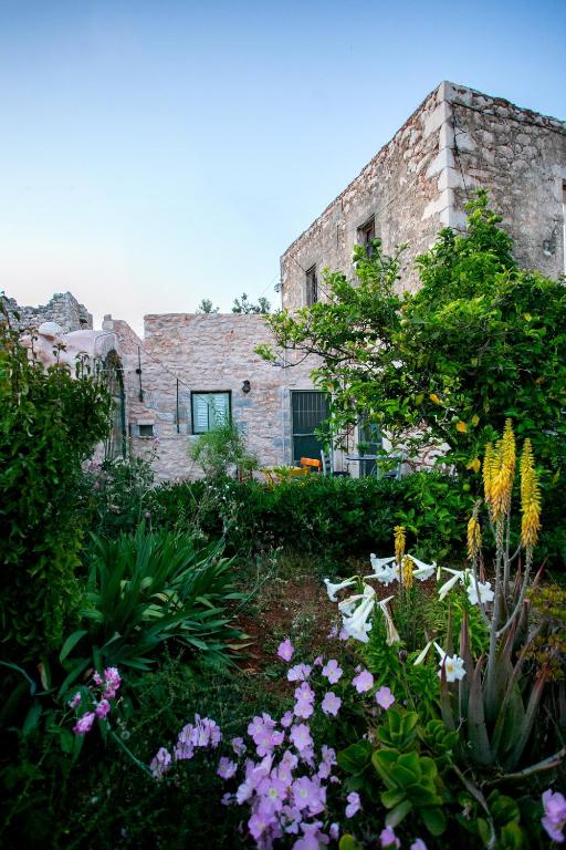 Vonkajšia záhrada v ubytovaní Charouda country house