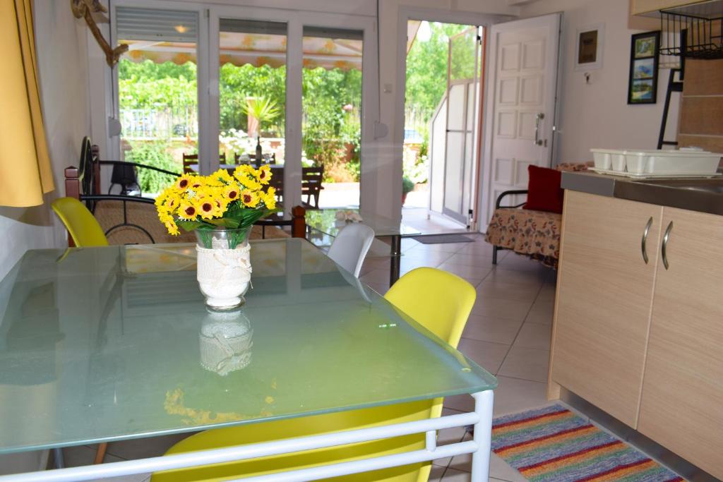 Kuchyň nebo kuchyňský kout v ubytování Villa Margarita