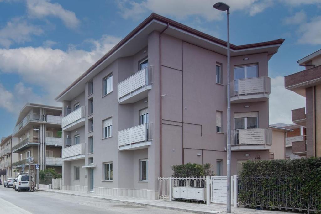 Το κτήριο όπου στεγάζεται  το διαμέρισμα