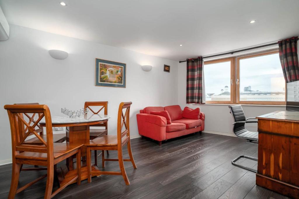 Apartment GuestReady Cosy Flat By The River London UK Booking