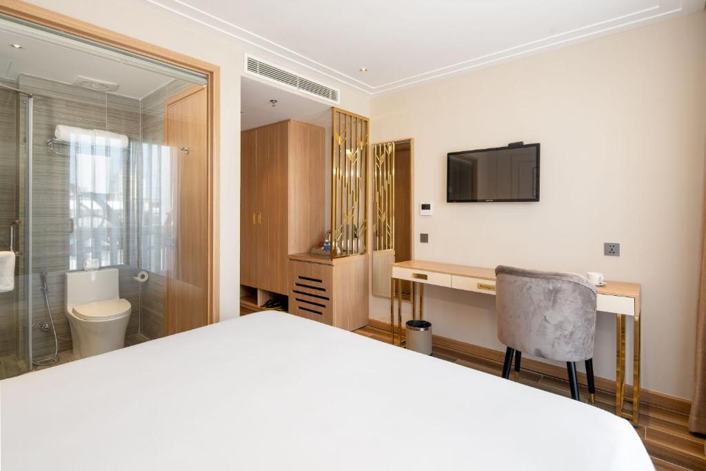 King Suite with Balcony and City View