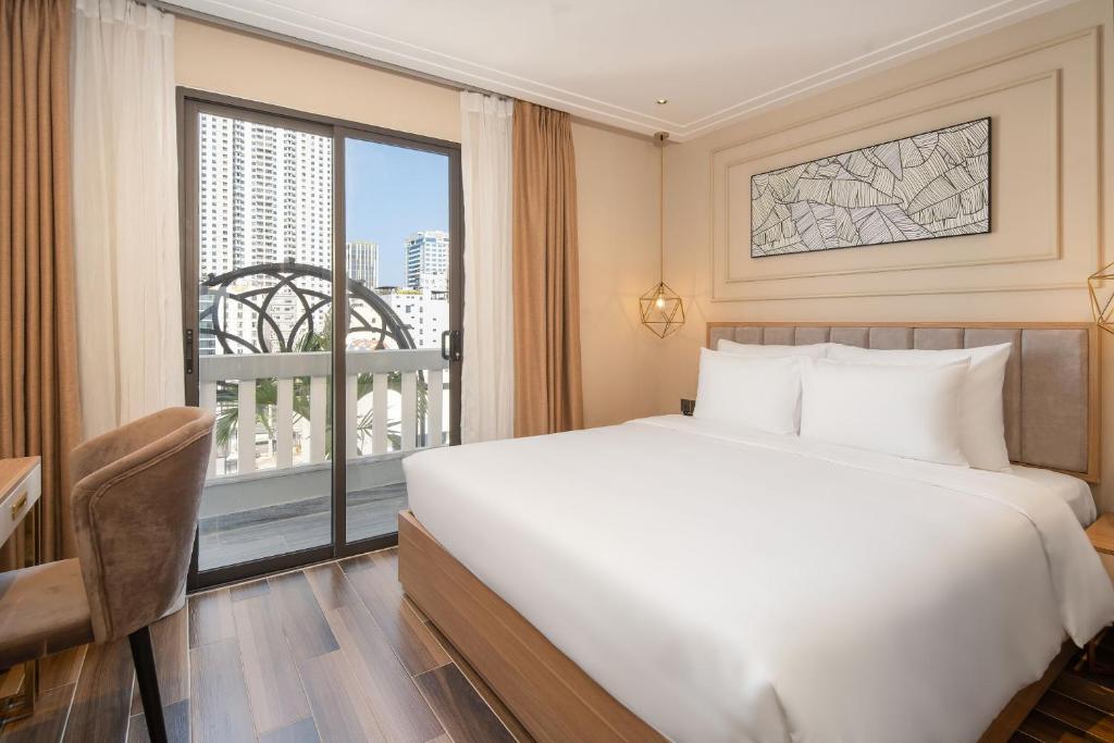 King Suite with Balcony and City View