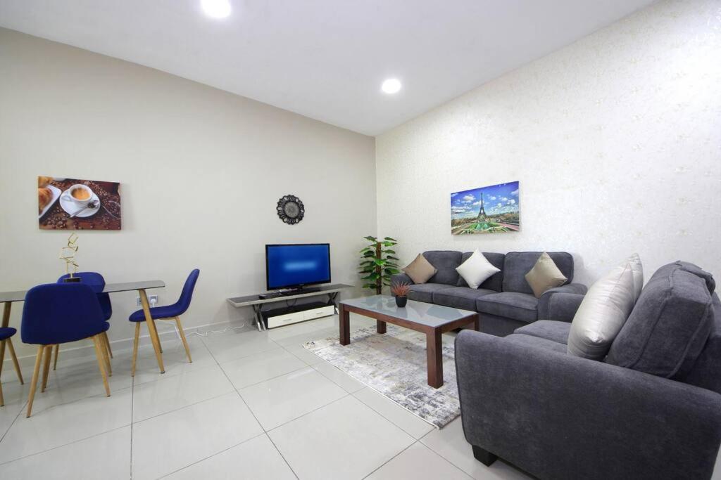 One Bedroom Apartment In Marina 3814