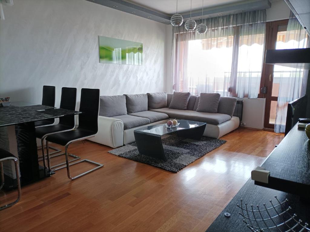 Fotografie z fotogalerie ubytování Luxury Panoramic Seaside Apartment v destinaci Burgas City