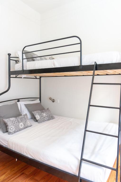 Posteľ alebo postele v izbe v ubytovaní Dioskouros Hostel