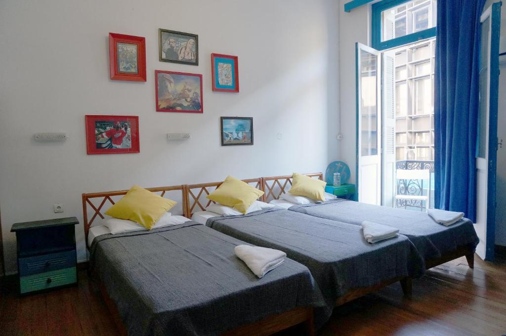 Posteľ alebo postele v izbe v ubytovaní Dioskouros Hostel