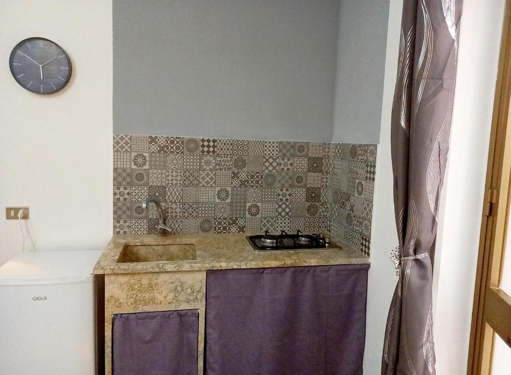 A kitchen or kitchenette at Stadium Apartament