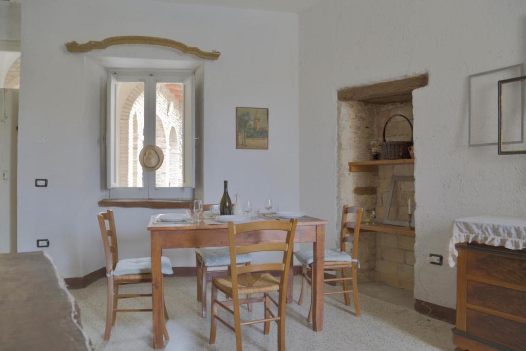 Palazzo Antico nella piazza di Montepagano - Appartement D'une Chambre