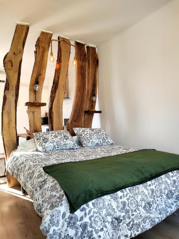 Postel nebo postele na pokoji v ubytování Casas y Cuevas El Solins