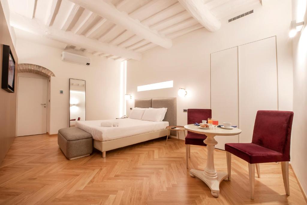 Łóżko lub łóżka w pokoju w obiekcie Asisium Boutique Hotel