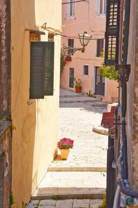 Venetian Well Gallery apartment in Corfu Old Town - Appartement D'une Chambre