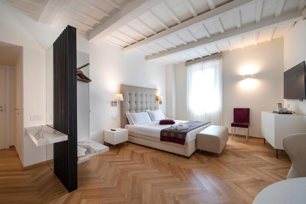 Łóżko lub łóżka w pokoju w obiekcie Asisium Boutique Hotel