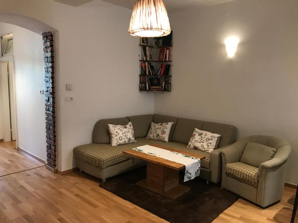 a living room with a couch and a table at Nice apartment near Schönbrunn and downtown in Vienna