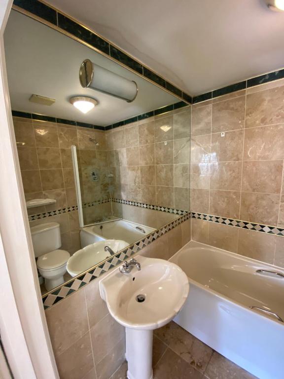 The Brompton Hotel - Quadruple Room