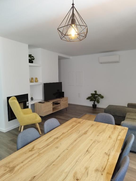 a living room with a wooden table and chairs at Casa Giraldo sem Pavor in Évora