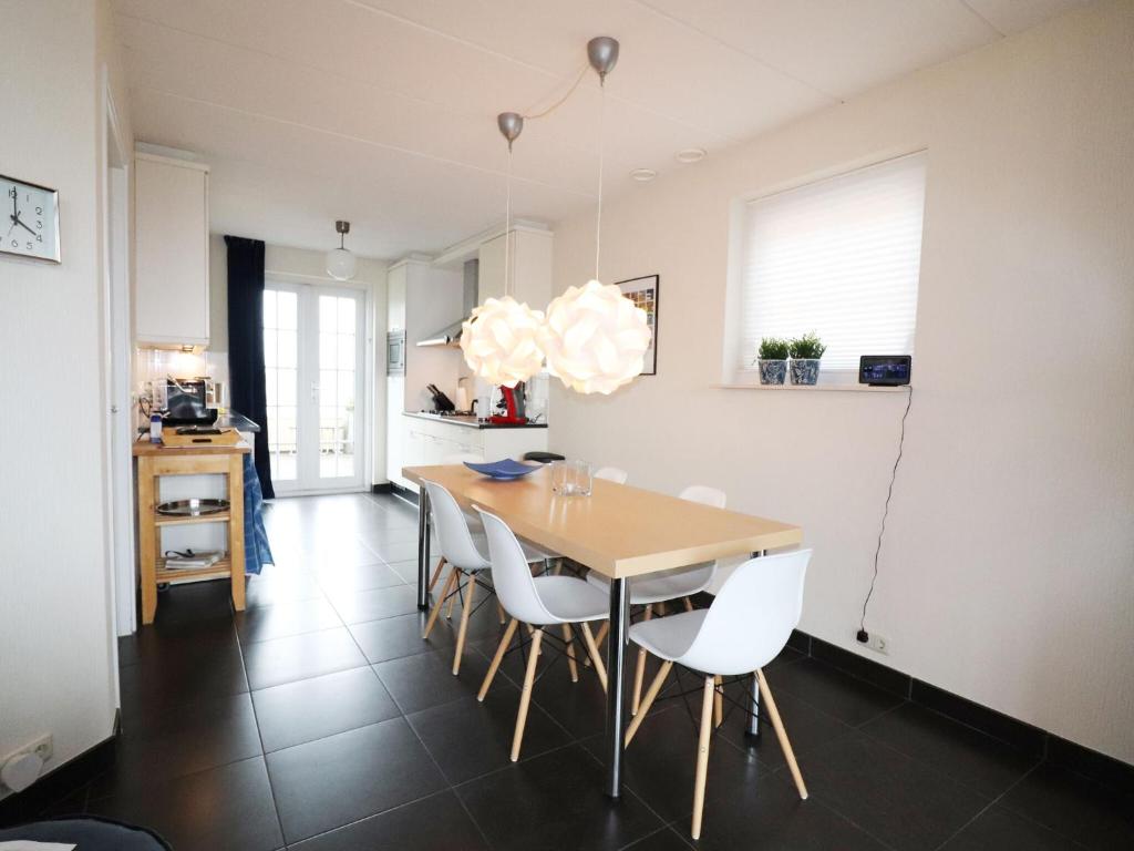Modern holiday home in Stavoren with jetty