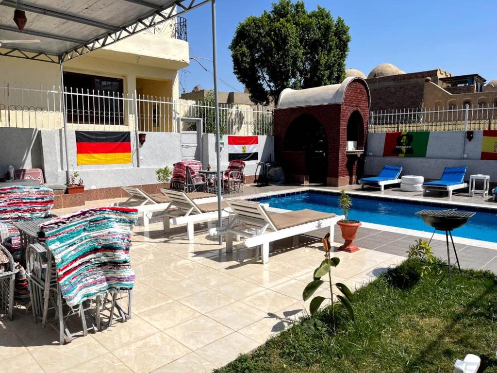 Bazén v ubytování Luxor Oasis Guest House nebo v jeho okolí