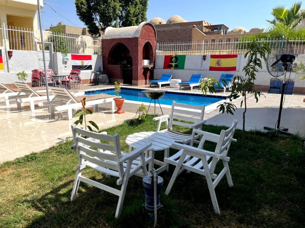Bazén v ubytování Luxor Oasis Guest House nebo v jeho okolí