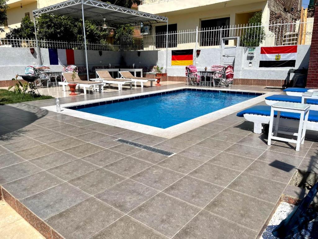 Bazén v ubytování Luxor Oasis Guest House nebo v jeho okolí