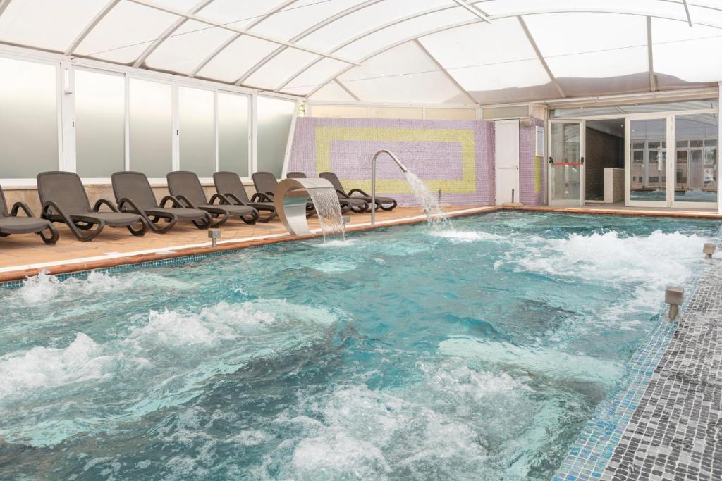 The swimming pool at or close to Mar Hotels Paguera & Spa