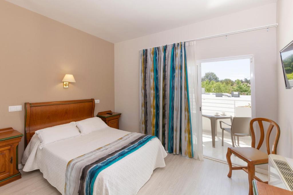A bed or beds in a room at Mar Hotels Paguera & Spa