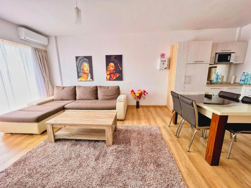 Kuchyň nebo kuchyňský kout v ubytování Red Hotel Accommodation