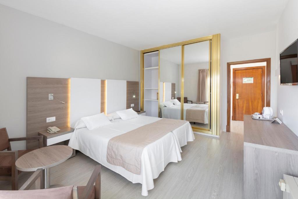 A bed or beds in a room at Mar Hotels Paguera & Spa