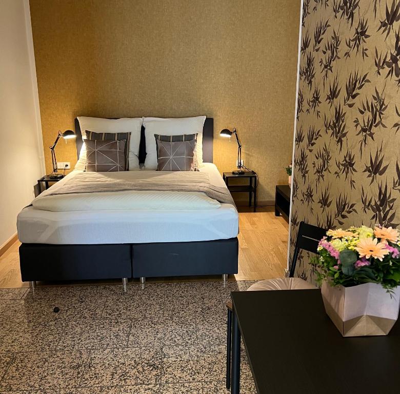 Postel nebo postele na pokoji v ubytování Solitaire Hotel