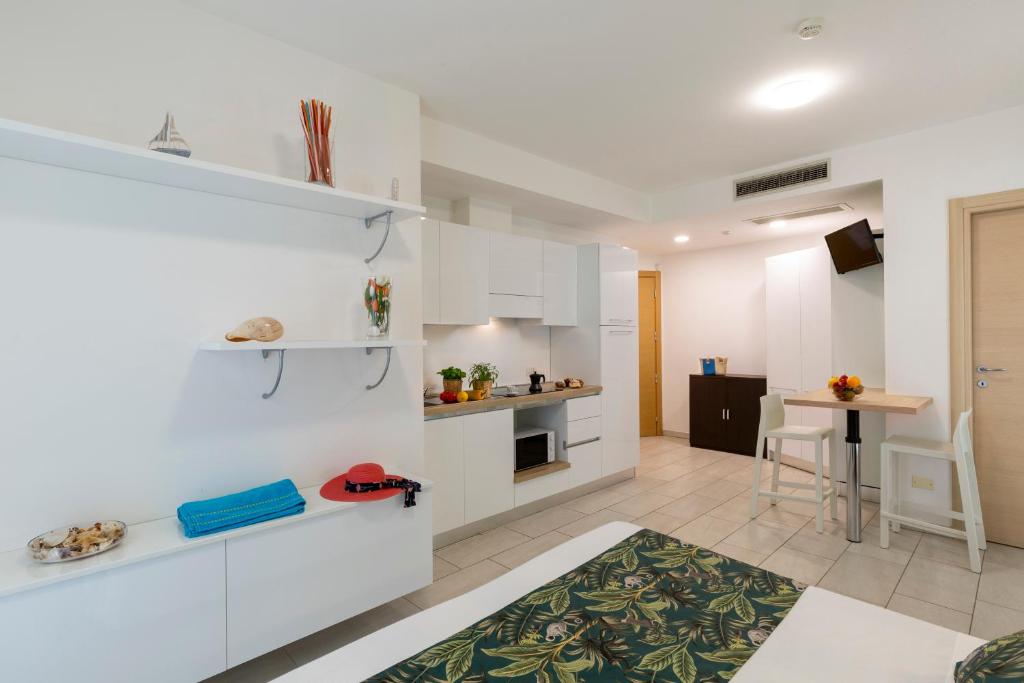 A kitchen or kitchenette at Rubino Apartments a 100metri dal mare