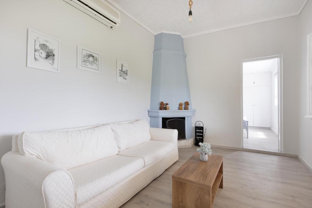Posezení v ubytování Cottage in the Nature by Konnect, Agios Markos Ipsos