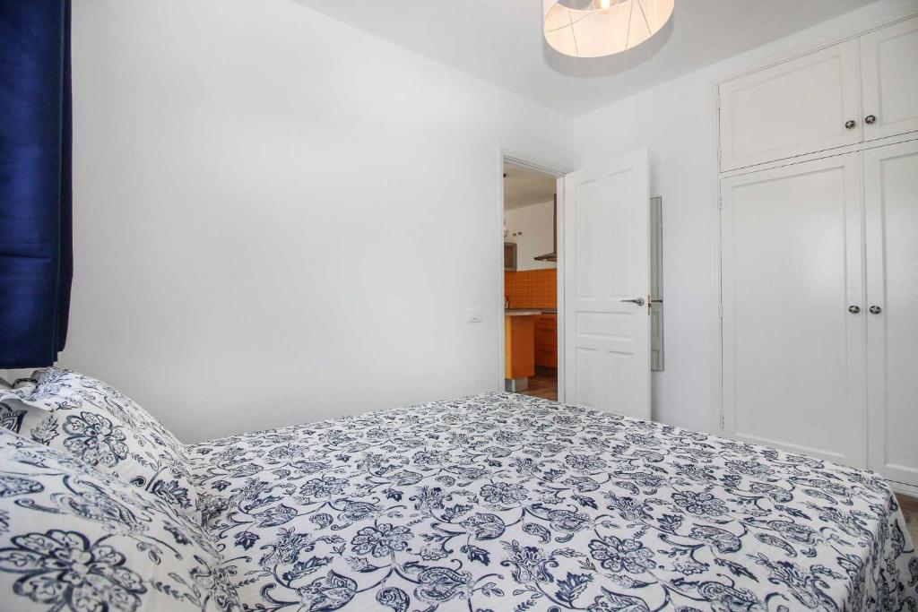 Tempat tidur dalam kamar di Amadores Top Views apartment