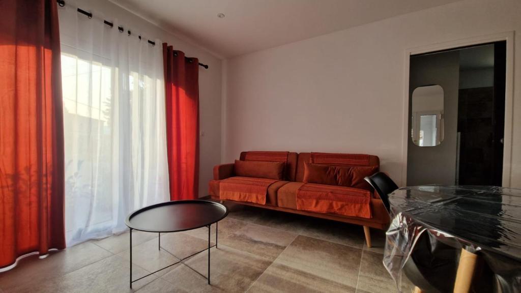 Posedenie v ubytovaní Petite maison en pierre