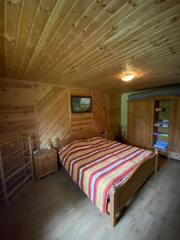 Postel nebo postele na pokoji v ubytování Jagdhaus auf dem Forsthof mit Sauna