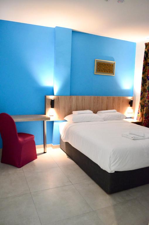 Postel nebo postele na pokoji v ubytování HOTEL ORKID PORT KLANG