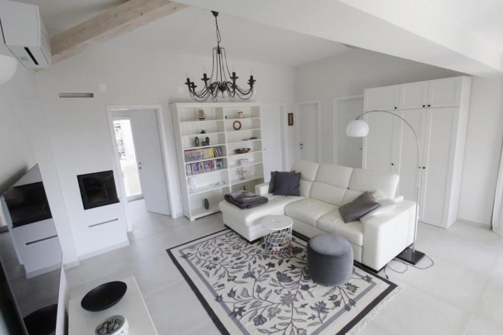 TV a/nebo společenská místnost v ubytování Holiday house Andreja