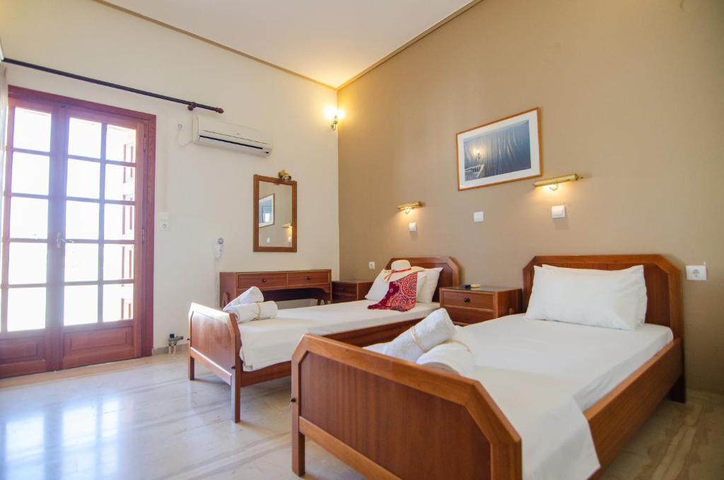 Postel nebo postele na pokoji v ubytování Almira Inn