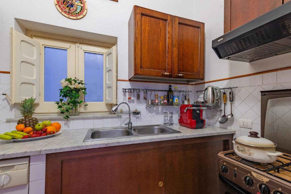 Kuchyňa alebo kuchynka v ubytovaní La casa di Dante