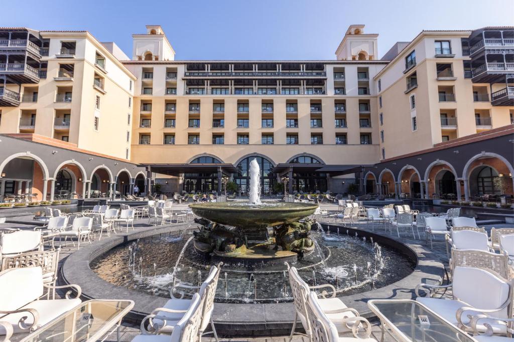 El edificio en el que está el hotel