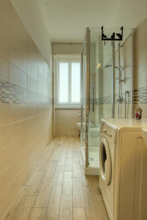 A bathroom at CaseOspitali - Casa Luce, a due passi dal San Raffaele
