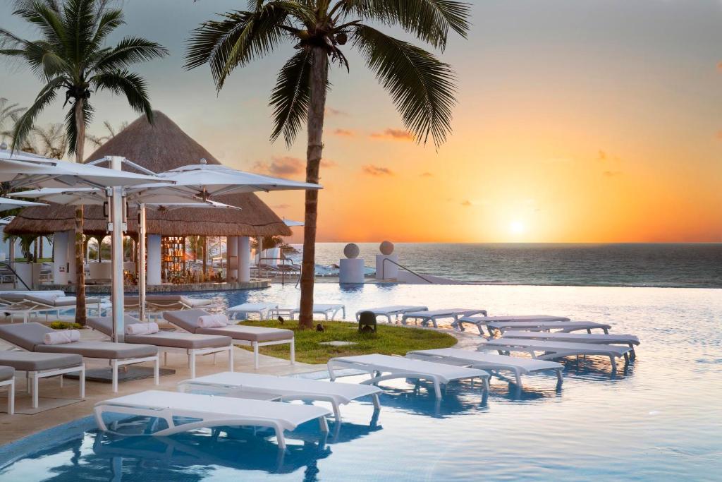 Bazén v ubytování Le Blanc Spa Resort Cancun - Adults Only - All-Inclusive nebo v jeho okolí