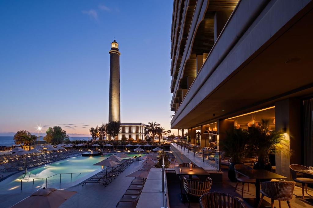 La alberca dentro o cerca de Hotel Faro, a Lopesan Collection Hotel - Adults Only