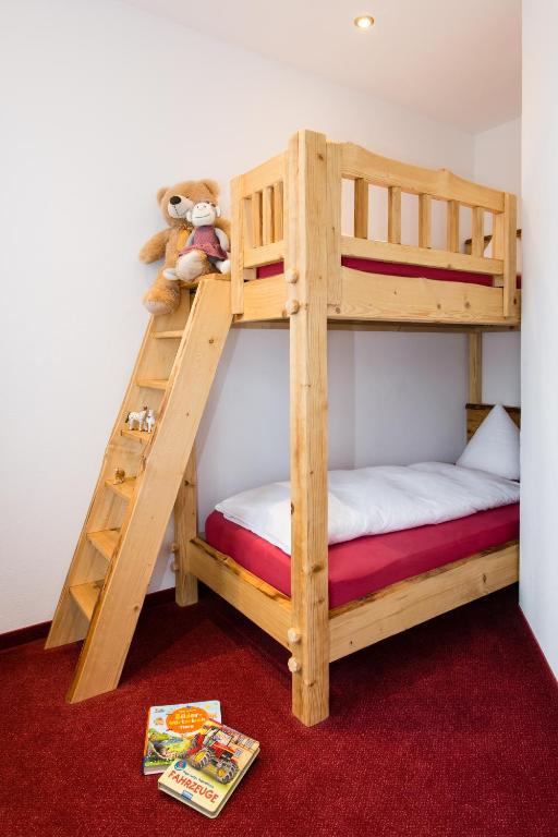 Postel nebo postele na pokoji v ubytování Gasthof zum Hirsch