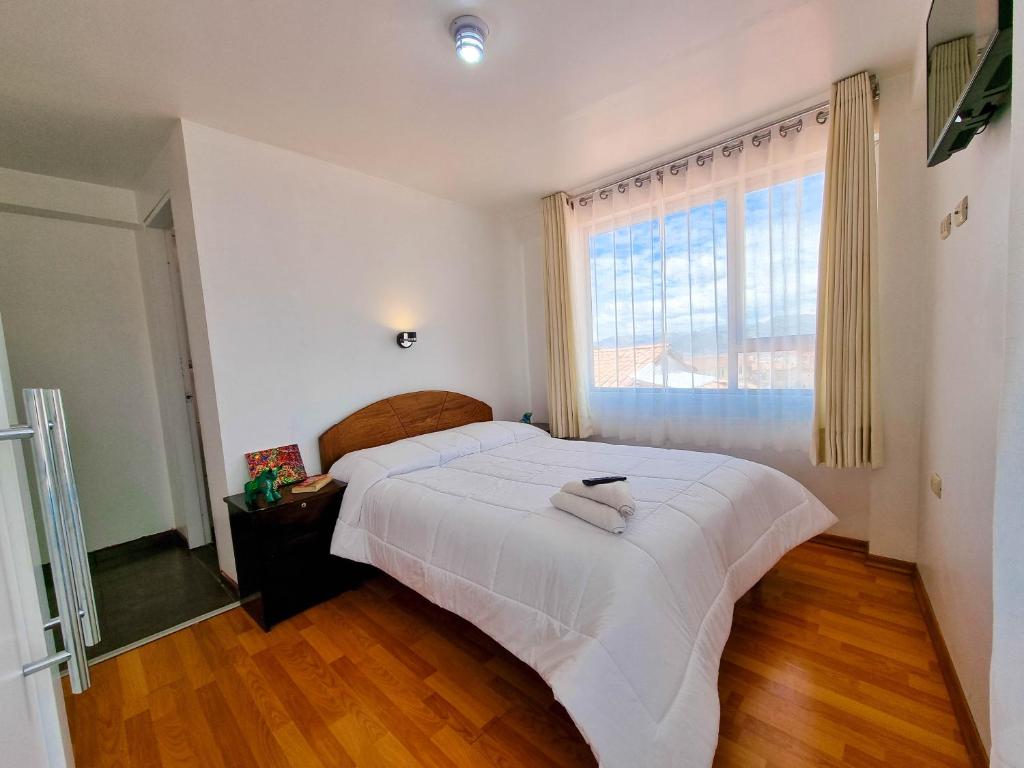 Un pat sau paturi într-o cameră la Apart Hotel El Puma