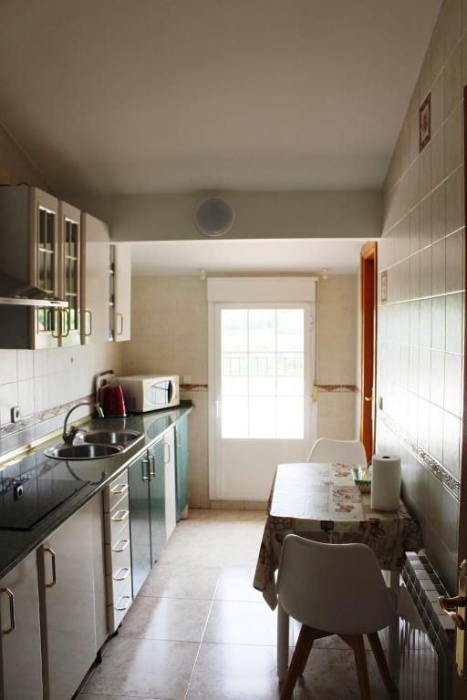 Kuchyň nebo kuchyňský kout v ubytování Apartamentos La Relojera 2