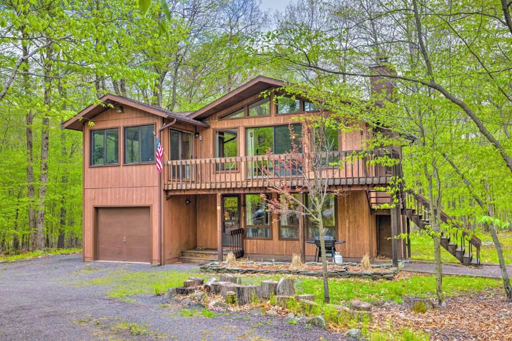 Big Bass Lake Home with Deck, Furnished Sunroom, Lehigh Updated 2023