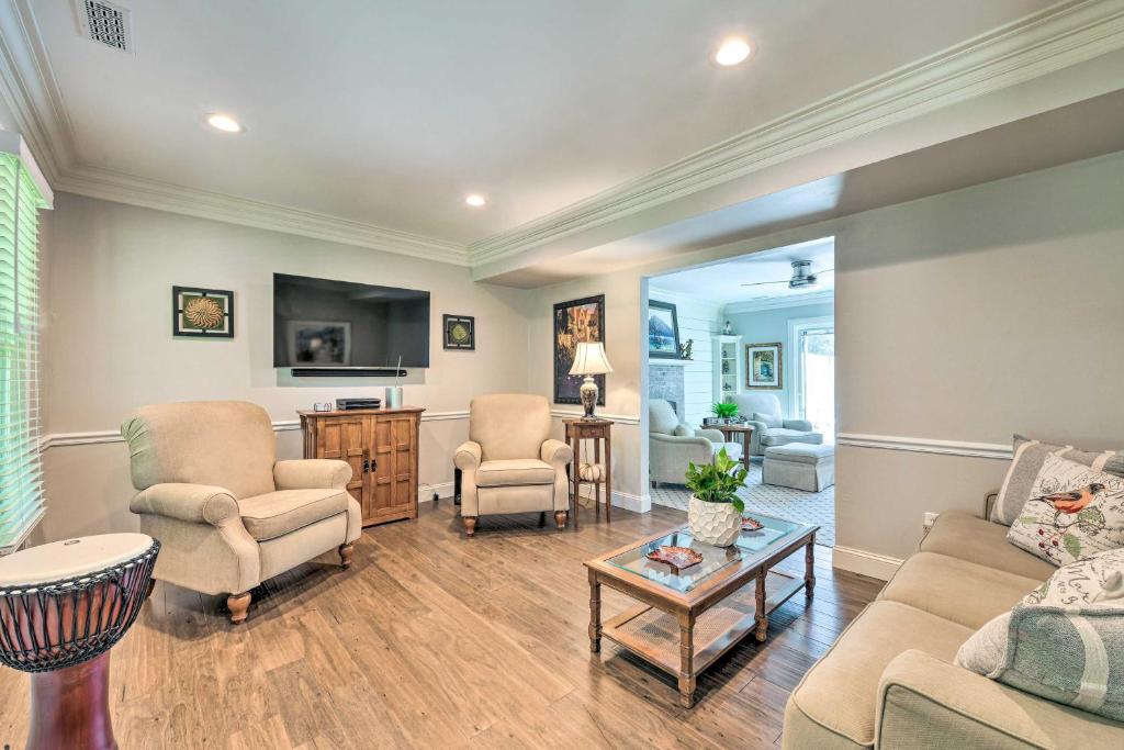 Seating area sa Beautiful Charlotte Home with Pool and Hot Tub!