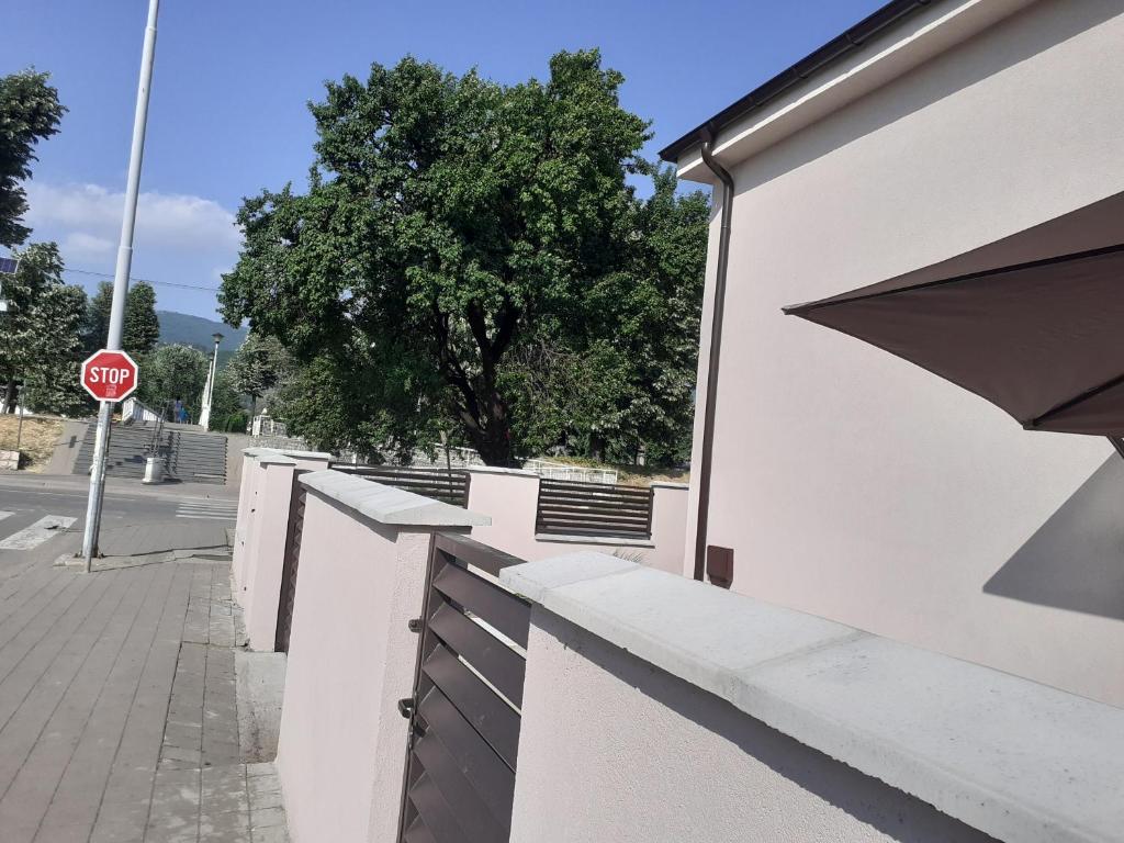 Budova, kde se apartmán nachází
