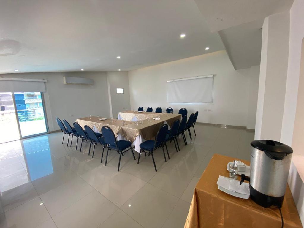 Příslušenství pro přípravu čaje a kávy v ubytování Hotel Oxford Barranquilla