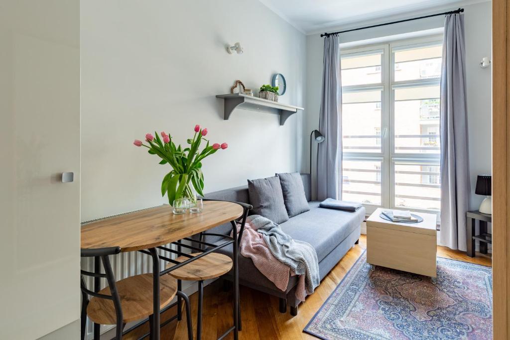 a living room with a couch and a table at Apartament Kowalska Starówka in Elblag