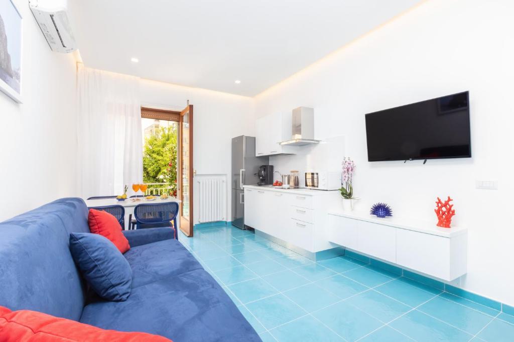 Televízia a/alebo spoločenská miestnosť v ubytovaní YourHome - Blu Oltre